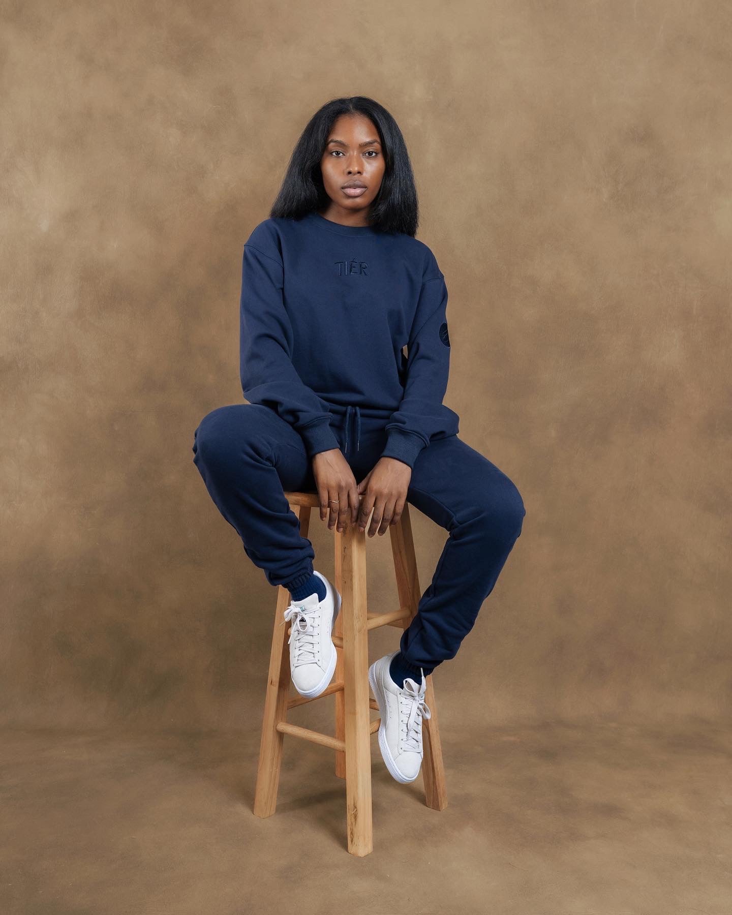 NAVY TIÉR CREWNECK