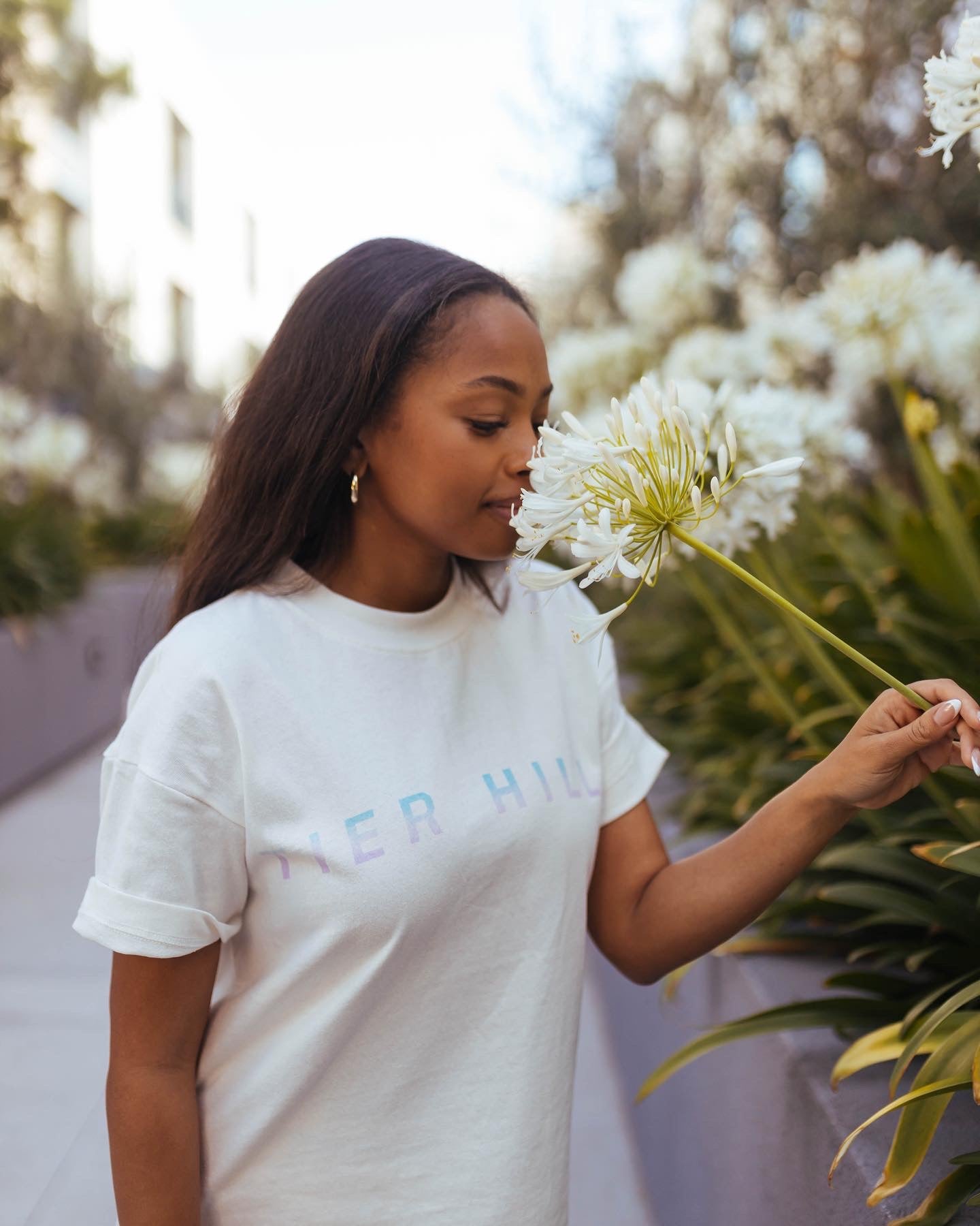 WHITE TIER HILLS TEE