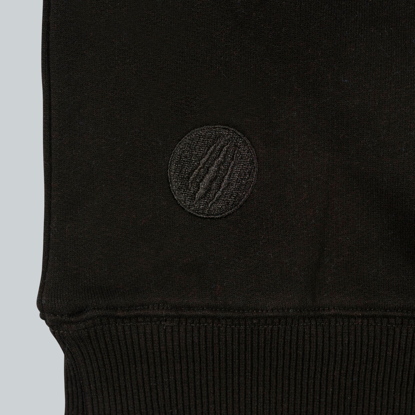 BLACK TLA CREWNECK