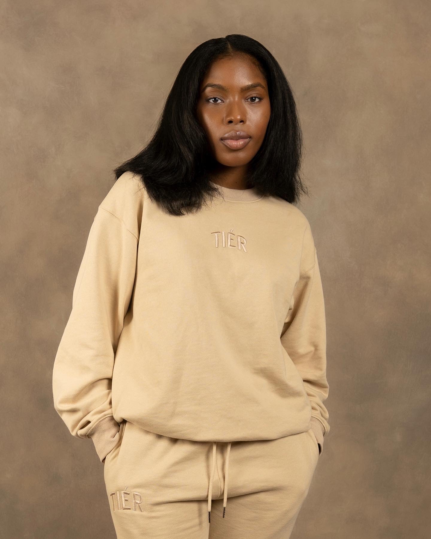 BEIGE TIÉR CREWNECK